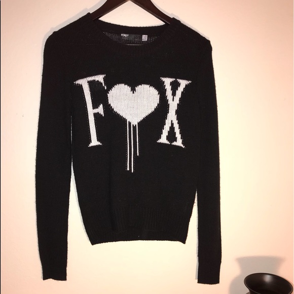 Black sweater with print on front - Picture 1 of 3